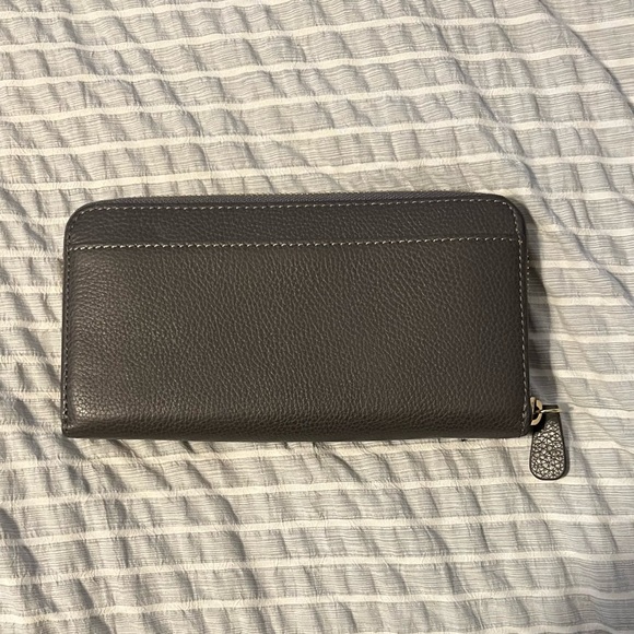 Gray Ugg Wallet - Picture 2 of 4
